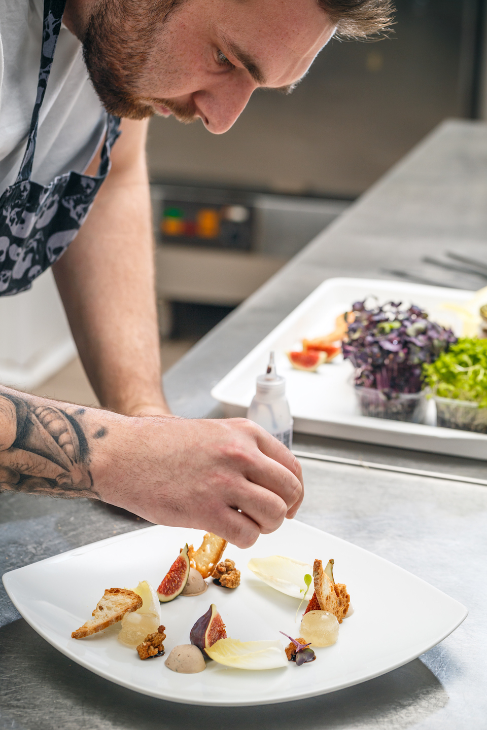the-chef-is-garnishing-appetizer-dish-PDHYM4B.jpg